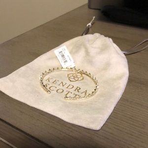 Kendra Scott Jewelry - Kendra Scott Cody pinch bracelet in gold Kendra Scott Jewelry - Kendra Scott Cody pinch bracelet in gold